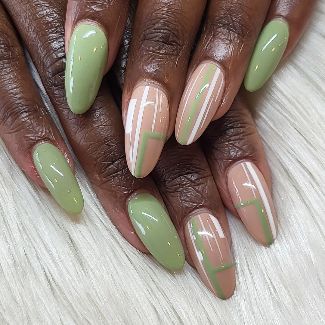 Mont green almond-shaped nails on black women